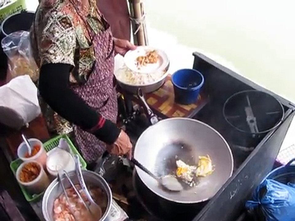 Thailand Street Food - Pad Thai @ the Pattaya Floating Market