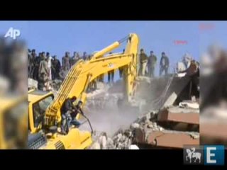 Equipes de resgate buscam vítimas de terremoto na Turquia