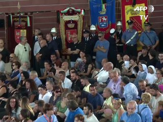 Italie: Drapeaux en berne, l'Italie pleure les victimes du séisme