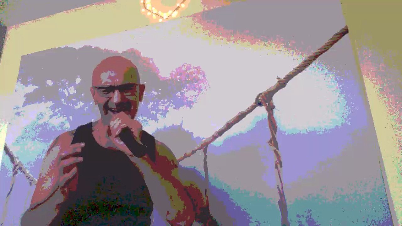 Le Daron chante LE MONDE EST STONE. STARMANIA