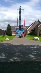 Balançoire pour les motos  - Complètement fou