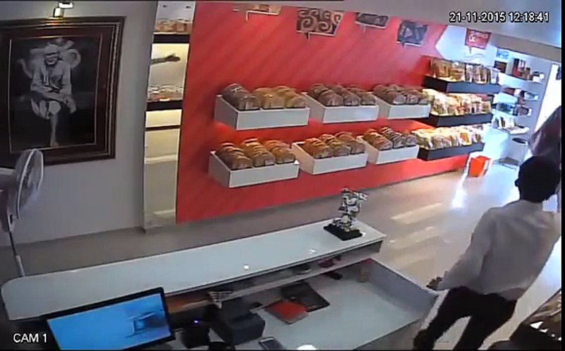 Funny--robbery in shop MUST-WATCH