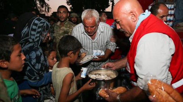 Türk Kızılayı Cerablus'ta sivillere sıcak yemek dağıttı