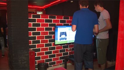 "البلاي ستيشن" تلقى رواجا بين الشباب في الأردن