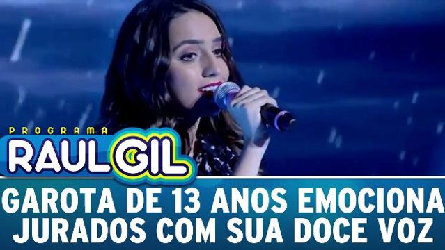 Garota de 13 anos emociona jurados com sua doce voz