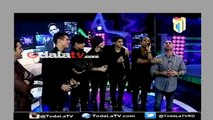 El grupo CNCO enseña a Irvin Alberti como darían una serenata-Chevere Nights-Video