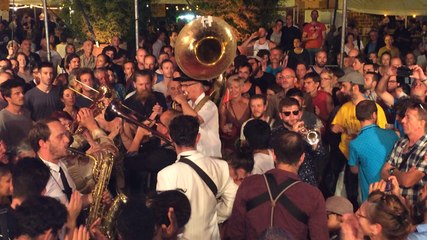 Fanfarfelues. Mardi Gras BB dans la foule !