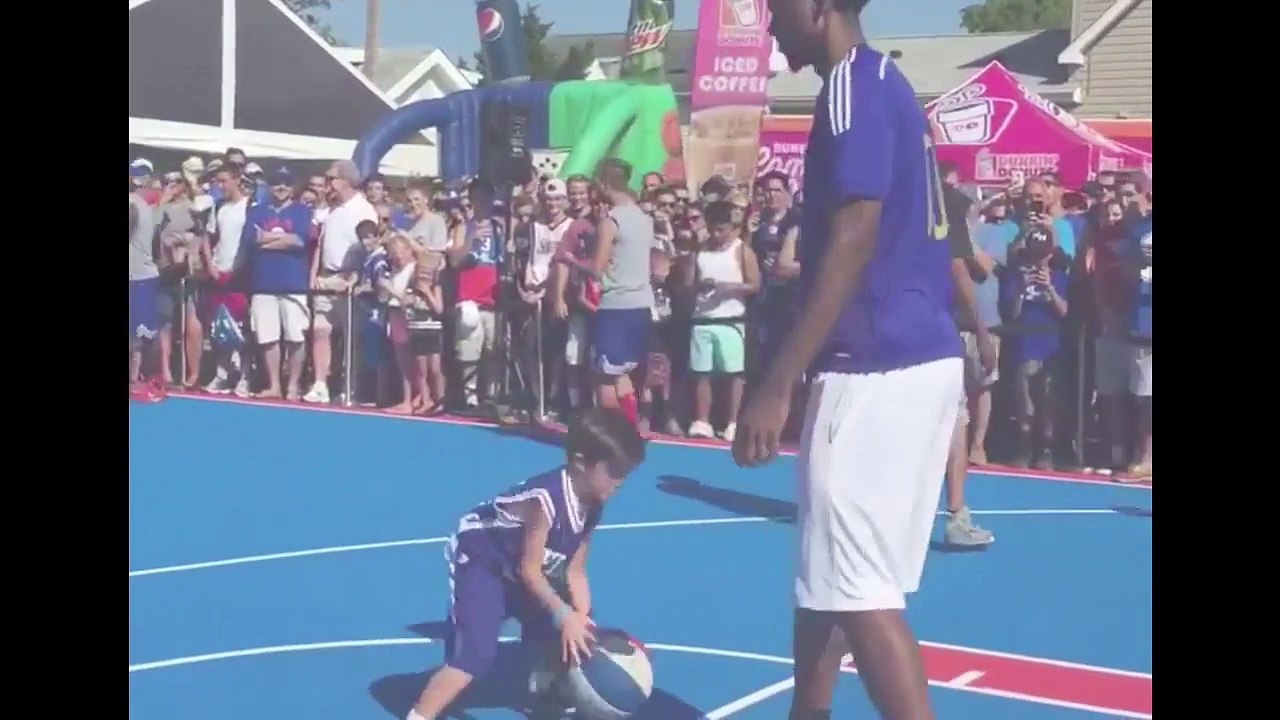 Sans pitié, Joel Embiid met un énorme contre à un enfant !