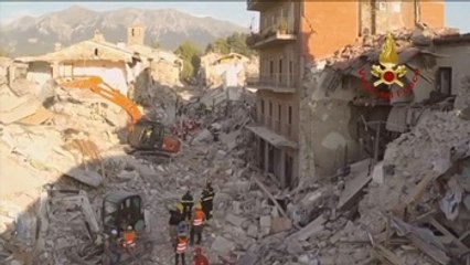 El rescate de víctimas continúa en Italia tras una noche con nuevas réplicas