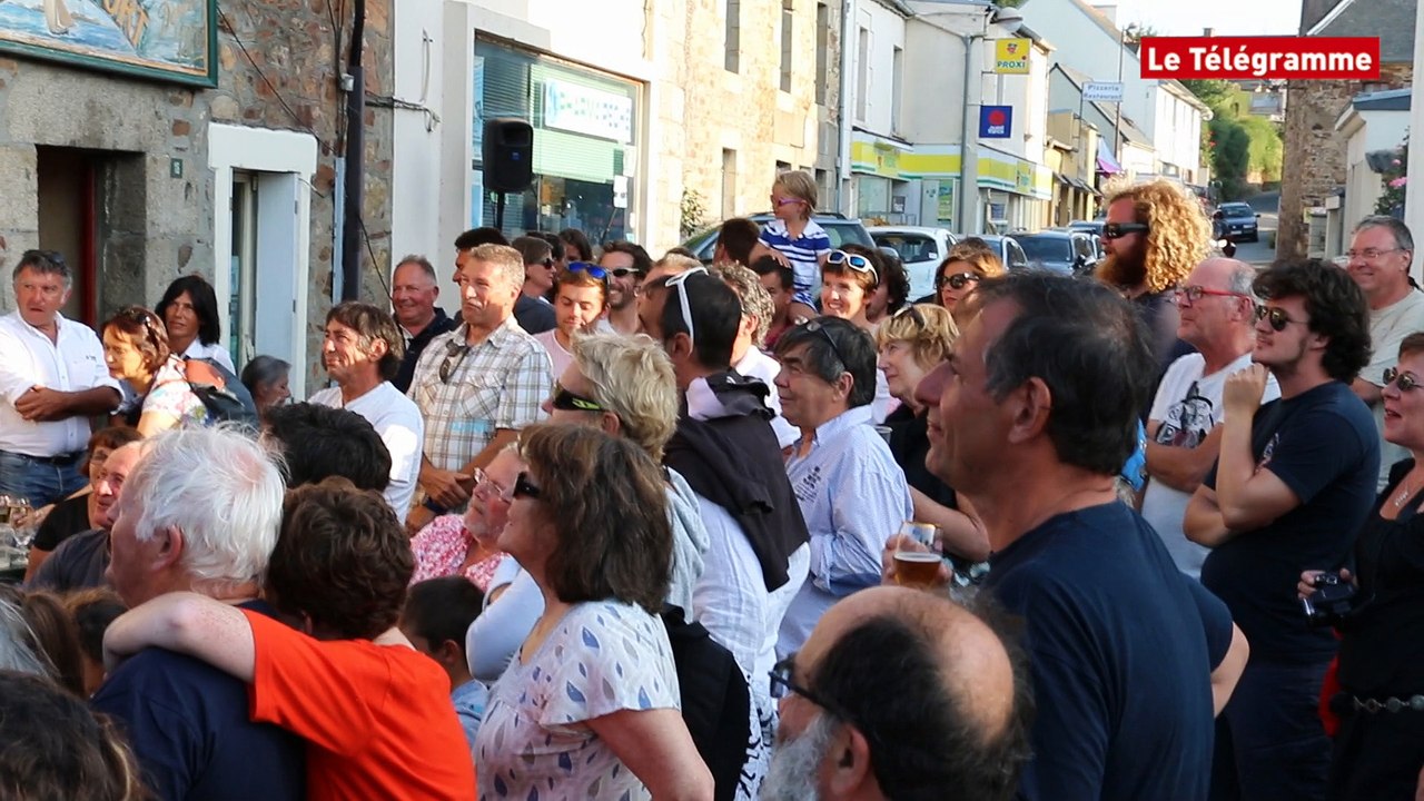 Loguivy-de-la-Mer (22). Le maire de Paimpol reçoit le trophée du meilleur naufrage !