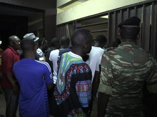Elections: impatients et anxieux les Gabonais attendent les résultats
