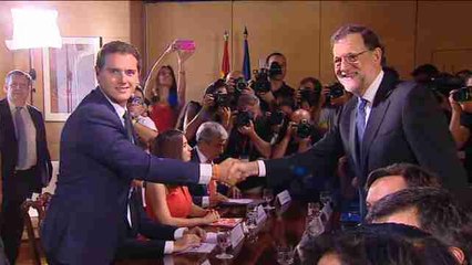 Rajoy y Rivera presiden reunión en la que certifican acuerdo de investidura