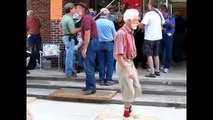Old man shuffling/Dancing