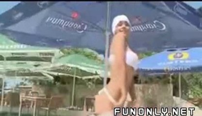 les dessous cachés d'une bonne sœur à la plage. .MDR