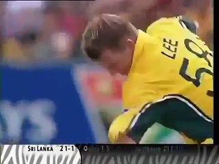 Brett Lee Stumps Hit at Fastest Ball of 99 5 mph i e 160 1 kmph vs Sri Lanka WC 2003