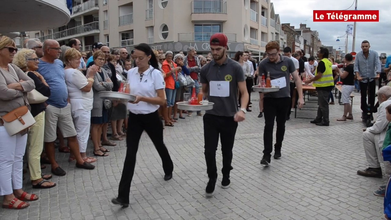 Pléneuf-Val-André (22). La course de garçons de café