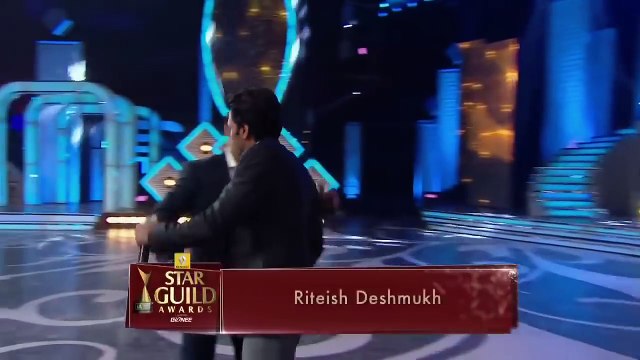 Salman Khan Masti With Shahrukh Khan SRK Award Show 2016 Best comedy Mimicry of bollywood