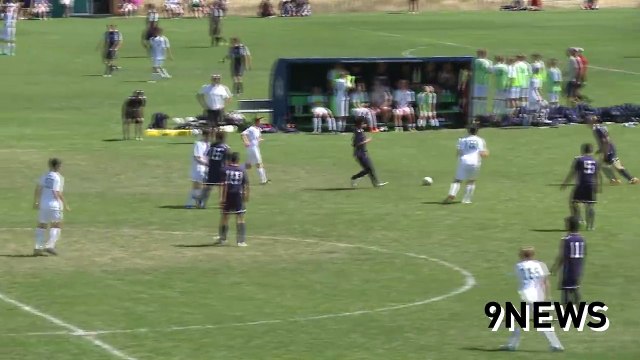 Il marque un but après un salto avant au dessus du gardien