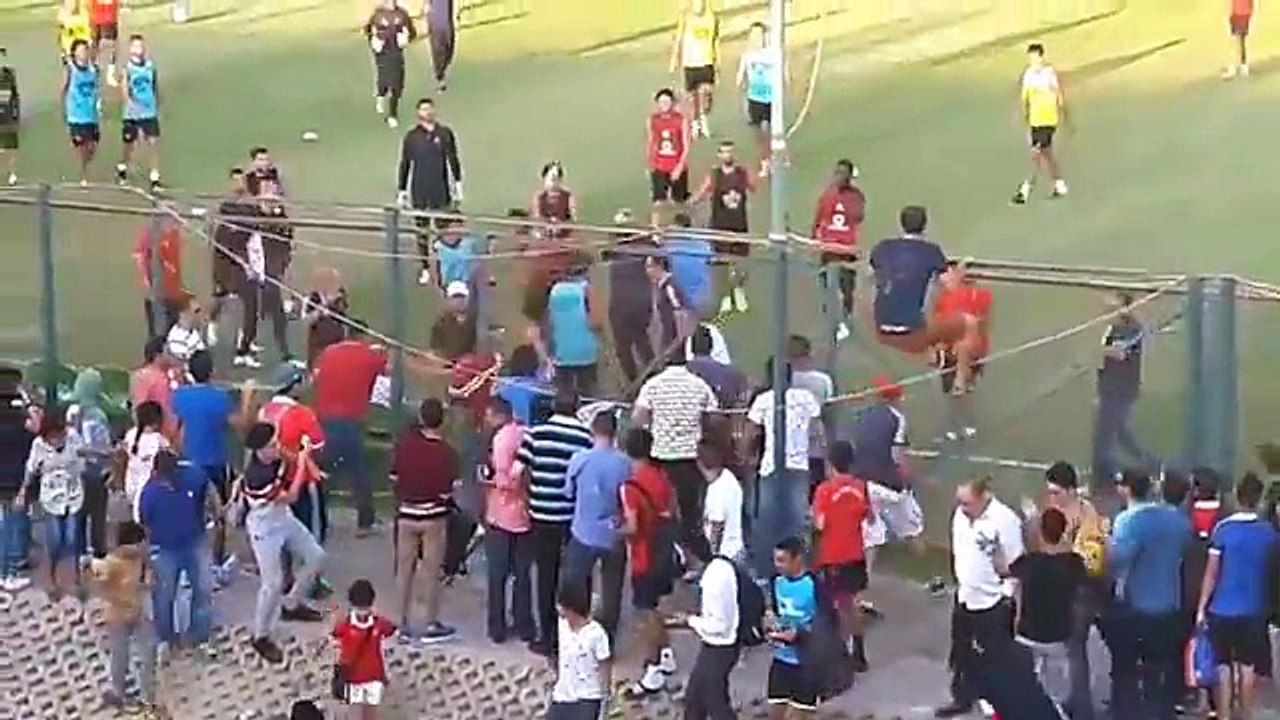 فديو كامل لاقتحام التراس اهلاوى لتمرين فريق الاهلى من البداية للنهاية