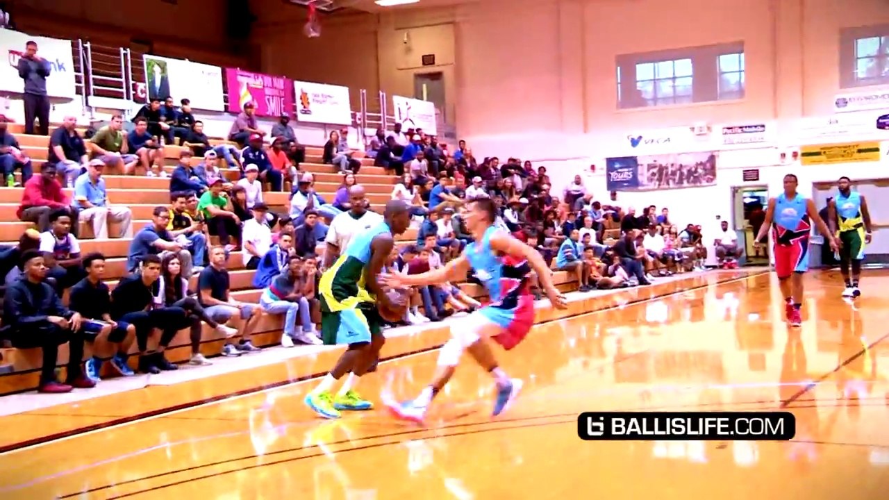 Jamal Crawford fait tomber un défenseur et score à la Seattle Pro-Am