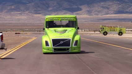 Camion le plus rapide du monde à 280km/h par Volvo !!