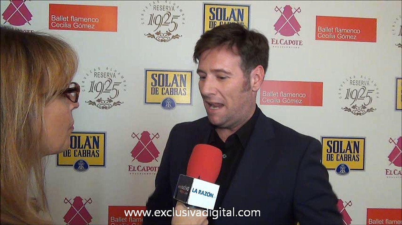 Carlos Latre nos imita a Esperanza Aguirre durante esta entrevista