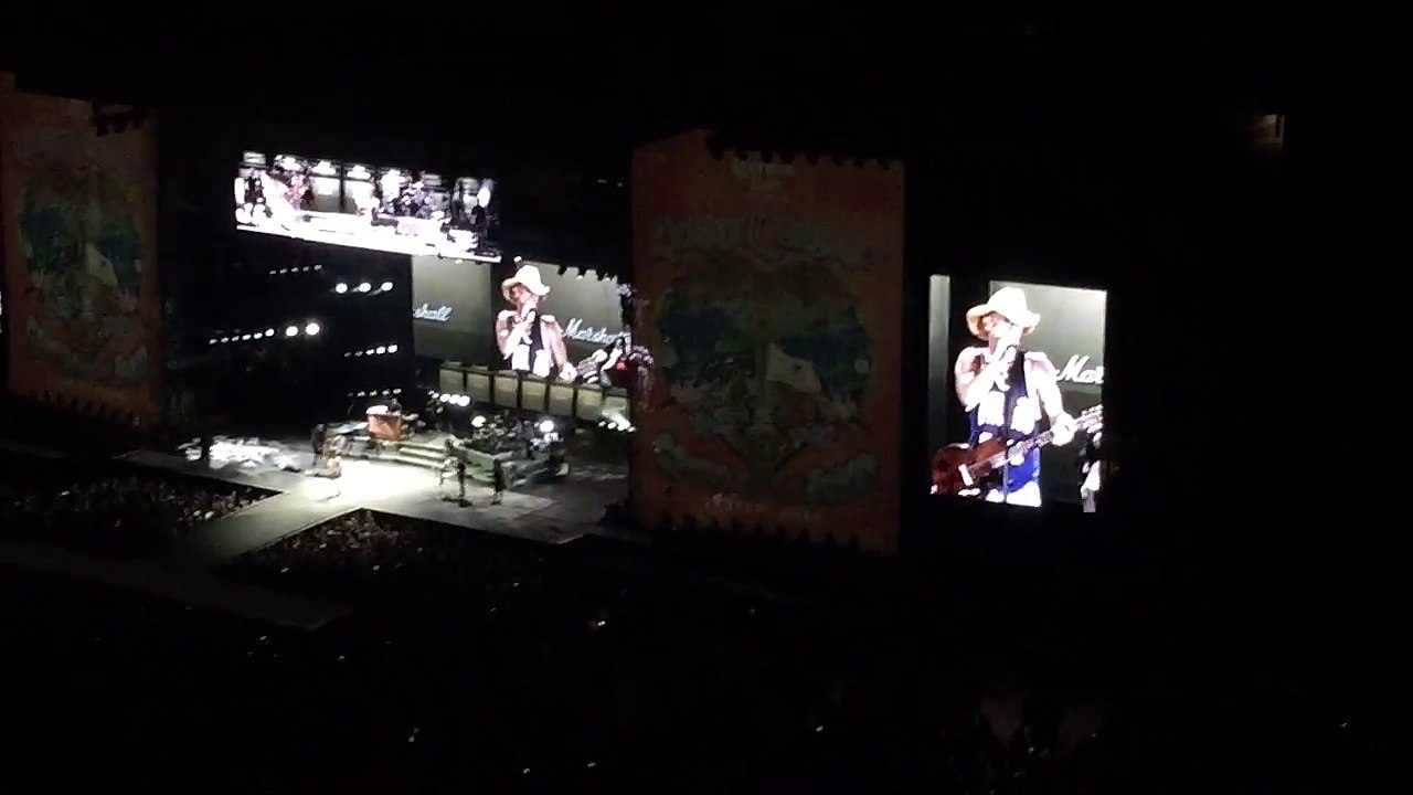 Kenny Chesney - Boys Of Fall - Live 8-26 Foxboro