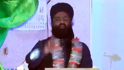 Molvi Abusing Nawaz Sharif And Altaf Hussain While Sitting In Mosque
