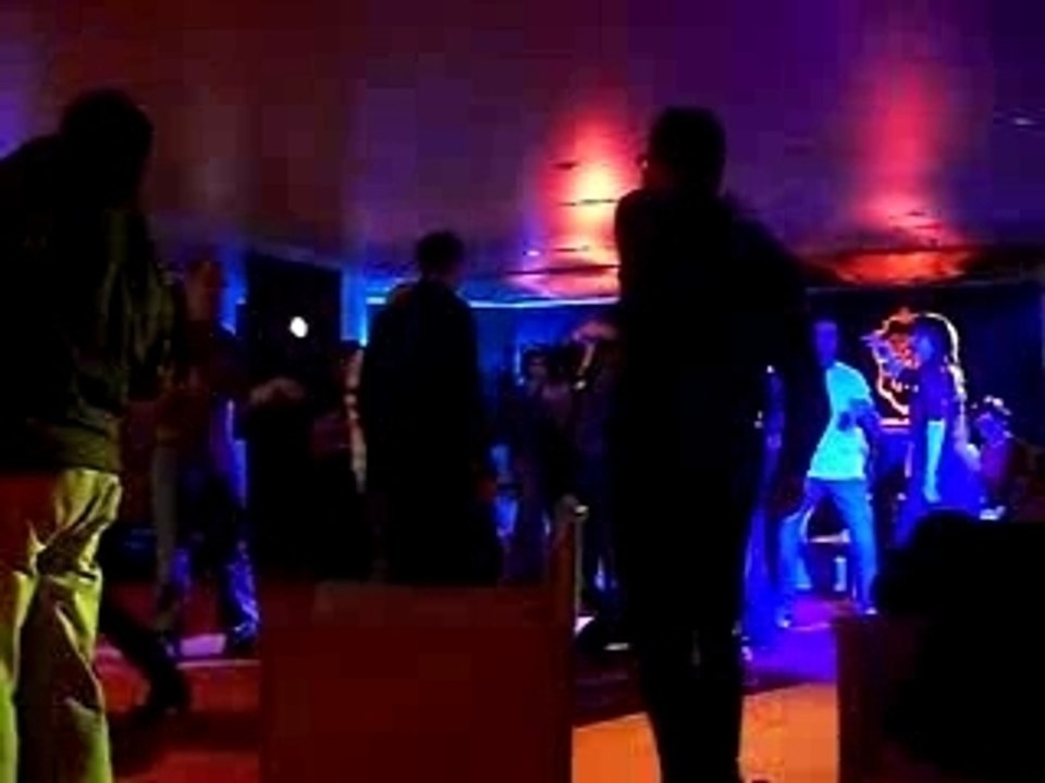 Fly me to the Moon : Danse avec Stéphane Rousseau