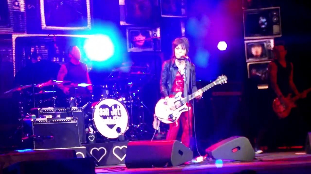 Joan Jett and the Blackhearts - Cherry Bomb (Runaways) - 8-26-16