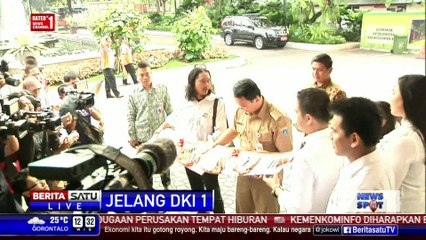 Relawan Beri Roti Buaya untuk Ahok dan Djarot