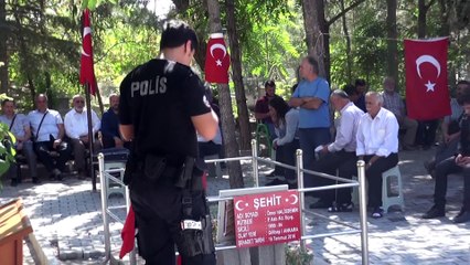 Kahraman şehit Halisdemir'in mezarına ziyaret...