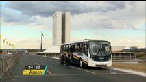 Manifestantes pró e contra impeachment chegam a Brasília