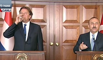 Hollandalı Bakan, Çavuşoğlu'nun Sert Sözleri Karşısında Şekilden Şekile Girdi