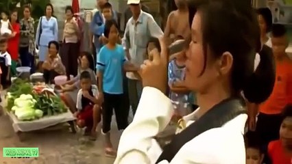 Giant Anaconda Eats Crocodile