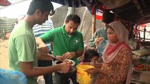 جهود حثيثة لمؤسسة تطوعية في باكستان لإطعام الفقراء