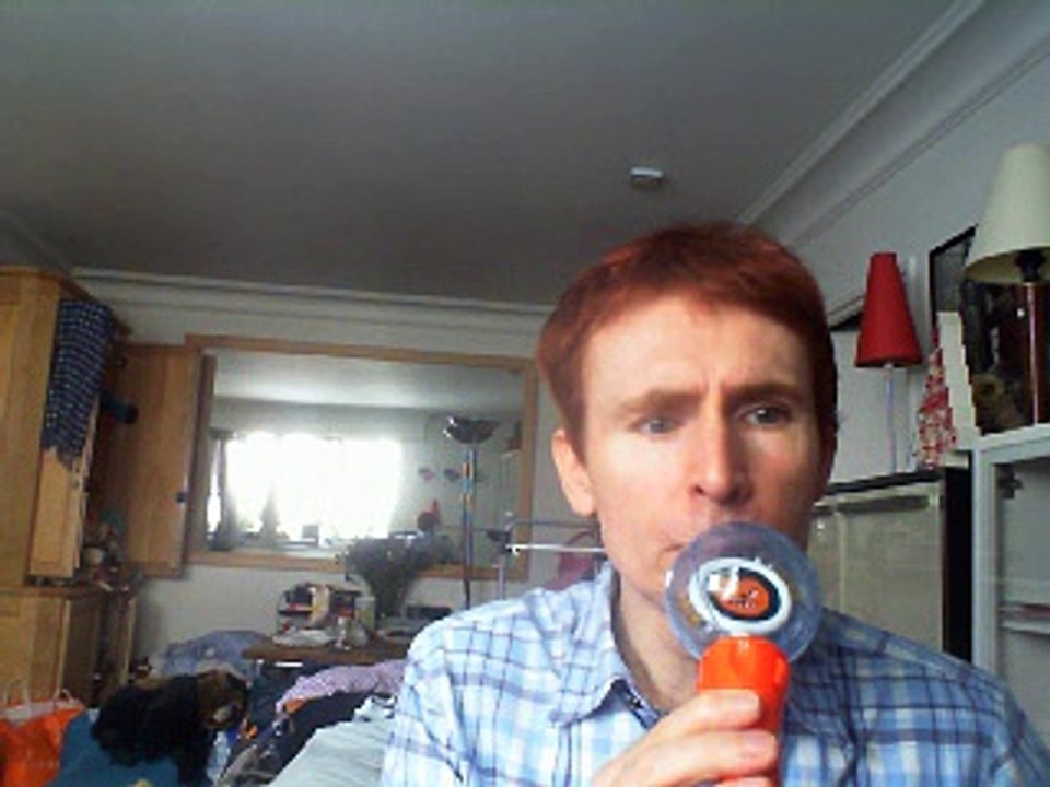 Wiwi égratigne "la petite bête à bon Dieu" du Grand Jojo