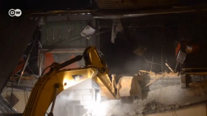 Вторая "ночь длинных ковшей" - в Москве снова сносят павильоны у метро