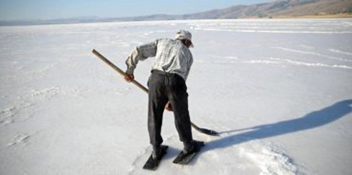 Ekmeğini Yarım Asırdır Tuzdan Çıkarıyor