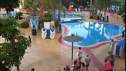 ( Surreal ) Sunbed Wars In Holiday Resort