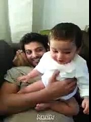 ايقلد عطسه ابوه هههه
