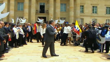 Santos recalca que "se acabó la guerra con las FARC"