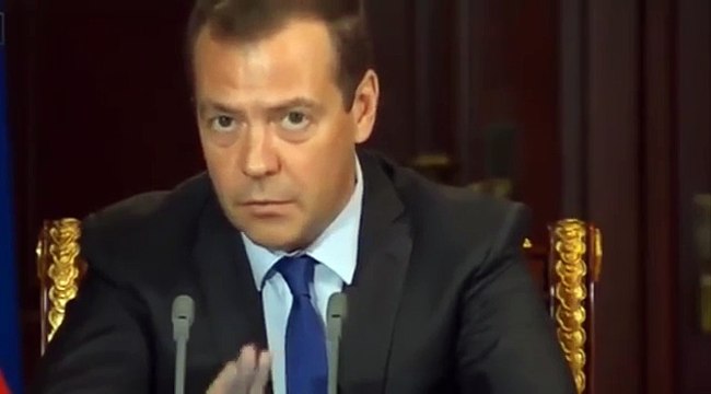 Медведев о пенсионном дефолте и ситуации в РФ: Денег нет и не будет