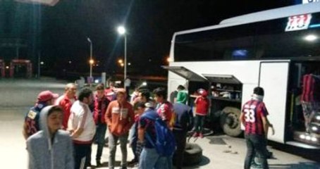 Futbolcuları Taşıyan Otobüs Bozulunca, Taraftarlar Kendi Otobüslerini Verdi