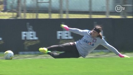 Gigante! Cássio fecha o gol em treino do Corinthians