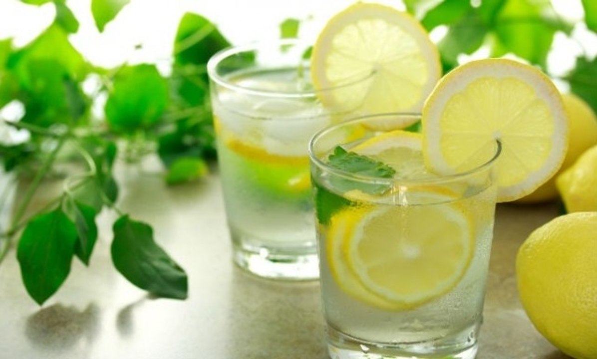 Beneficios del agua tibia con limon en ayunas