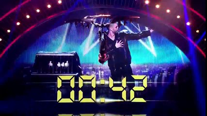 The best magician in the world !! This man scared and amazed everyone.