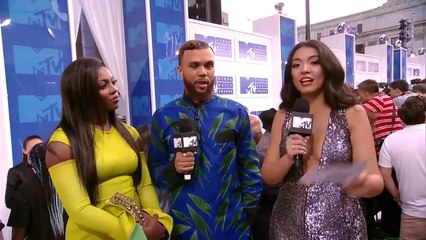 Jidenna is Gonna Swankify & Electrify on Stage | 2016 Video Music Awards