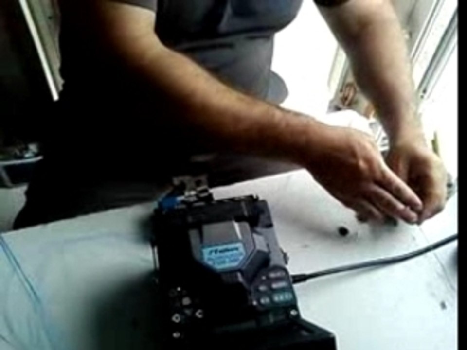 Clivage de fibre optique et soudure