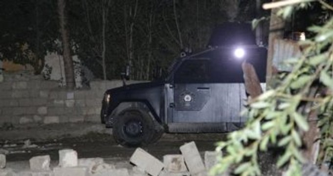 Hakkari'de Zırhlı Aracın Geçişi Sırasında Patlama Oldu: 1 Çocuk Yaralı